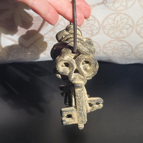 Antique Set of 7 Unique Skeleton Keys - Picture 2 of 16